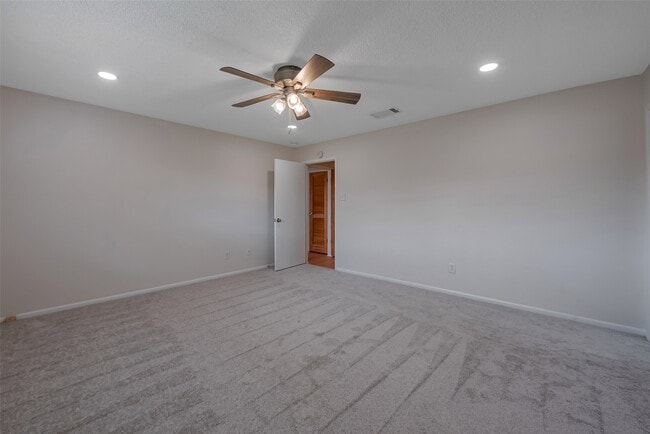 Building Photo - 730 Seamaster Dr