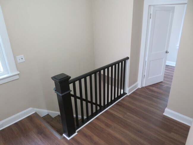Building Photo - Newly renovated and updated home in Historic Petersburg.
