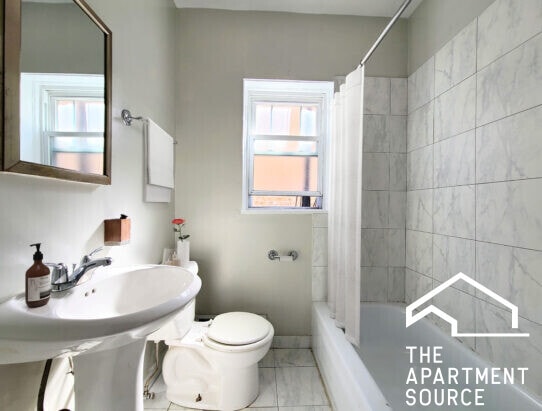 Building Photo - 849 W Cornelia Ave