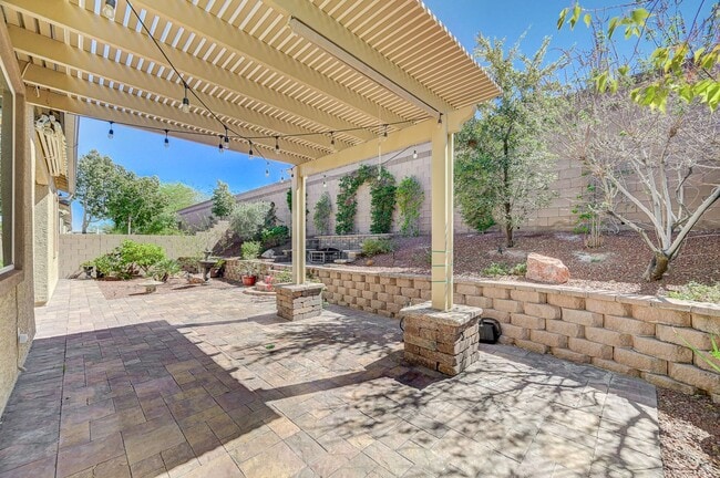 Building Photo - Luxury Single Story 3 Bedroom!