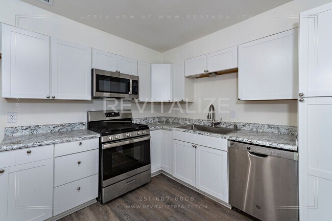 Building Photo - Updated Brick 3 Bed 1 Bath Home with Huge ...