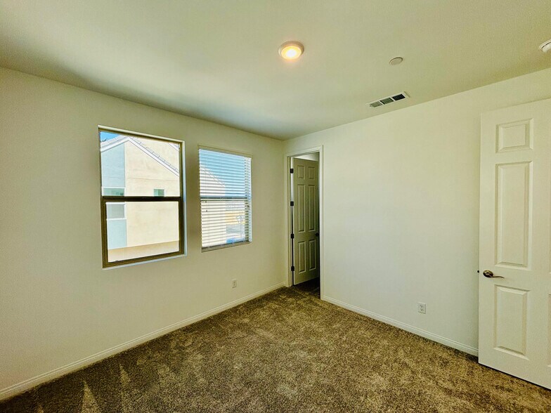Building Photo - 27366 Hyland Ct