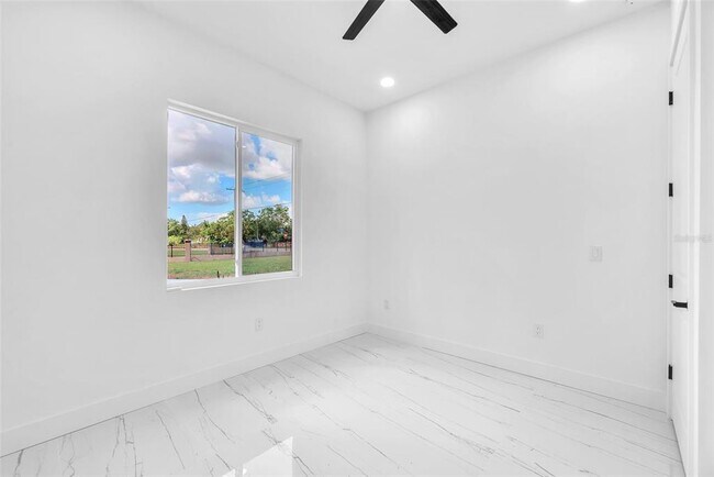 Building Photo - 11921 Fort King Hwy