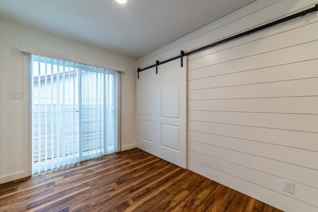 Building Photo - 1205 Dobie Dr