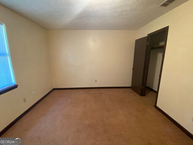 Building Photo - 129 Tanglewood Dr