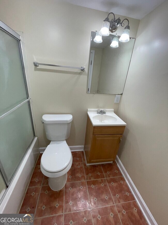 Building Photo - 2596 Woodland Dr NW