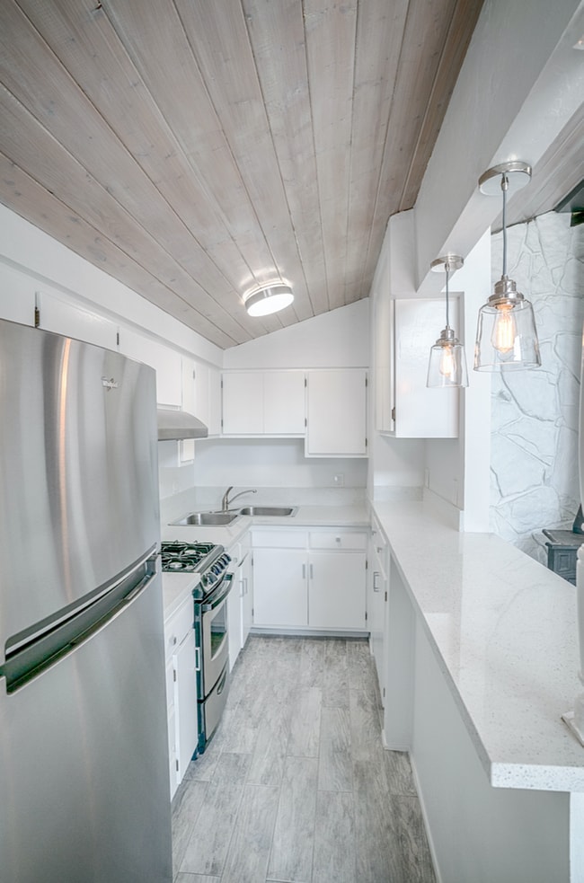 Building Photo - 1 Bedroom/1 Bathroom - Isla Vista