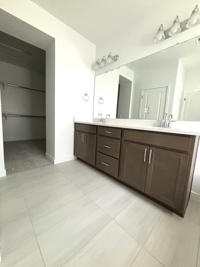 Building Photo - 10078 Loblobby Ln