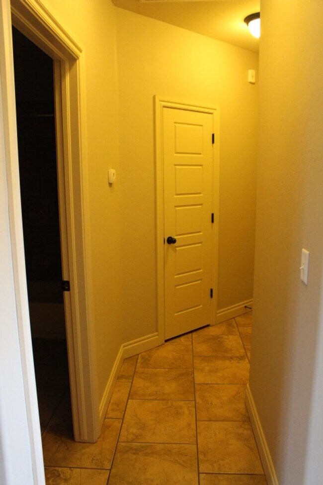 Building Photo - Southwest home, close to hospital, shopping, restaurants and easy access to FT Sill