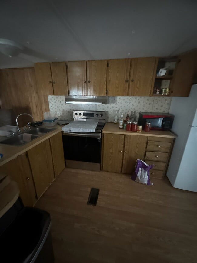 Building Photo - Mobile home - owner will finance