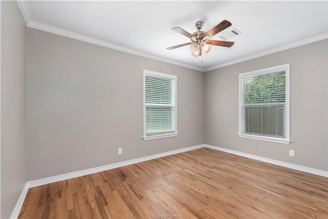 Building Photo - Available June 2026! Adorable 3 Bedroom Ho...