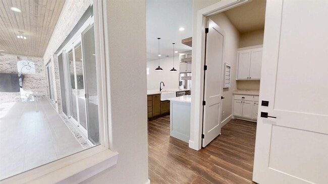 Building Photo - 2405 Vineyard Dr
