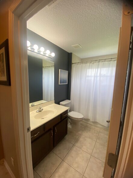 Building Photo - 437 Lake Monroe Pl