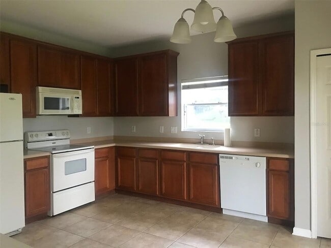 Building Photo - 420 Moss View Cir