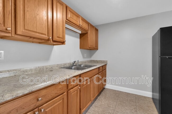 Building Photo - 5450 Creekside Ct