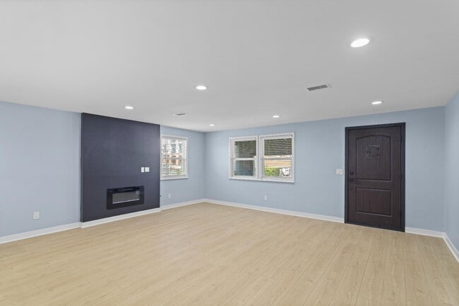Building Photo - 8996 Newport Ave