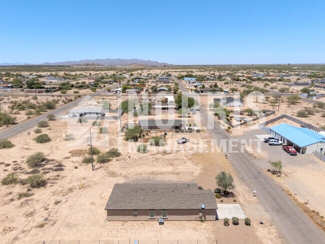 Building Photo - Newer Home in Eloy