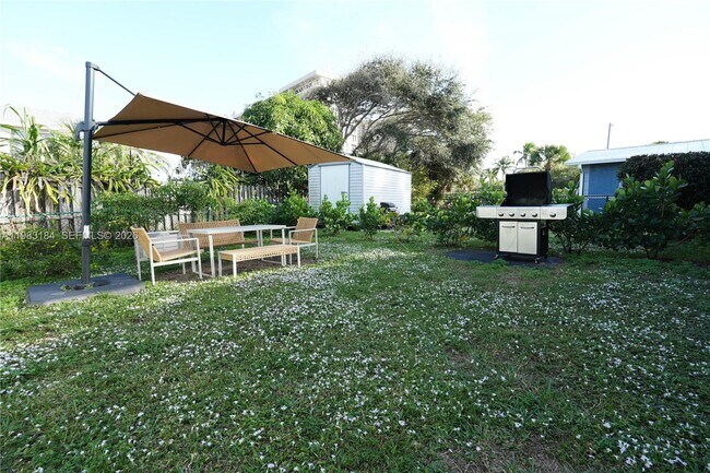 Building Photo - 742 Granada St