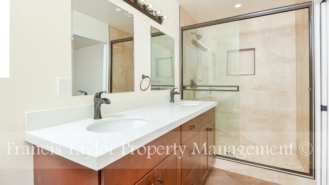 Building Photo - 3 Bedroom Home off Mary Lane