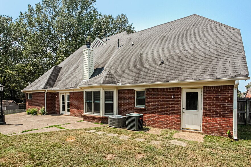 Building Photo - 8893 Wenham Cove E