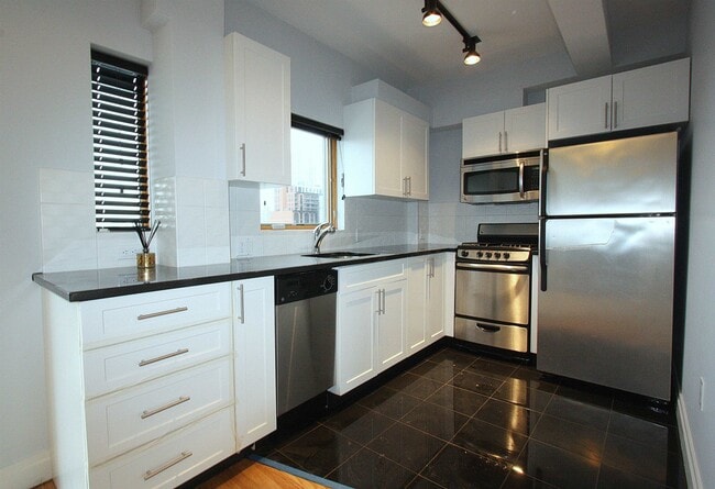 Building Photo - 338 Grove St