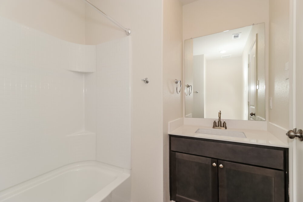 Building Photo - 1313 Woodwinds Dr
