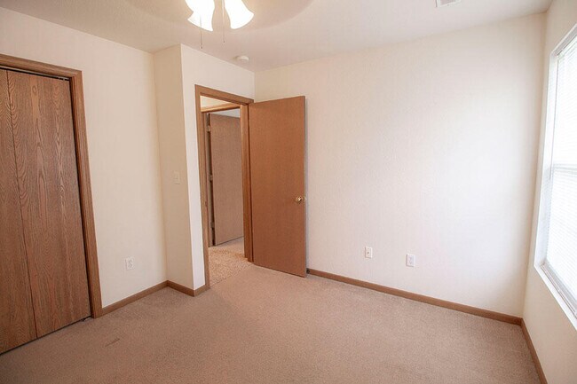 Building Photo - 1601 Smiley Ln