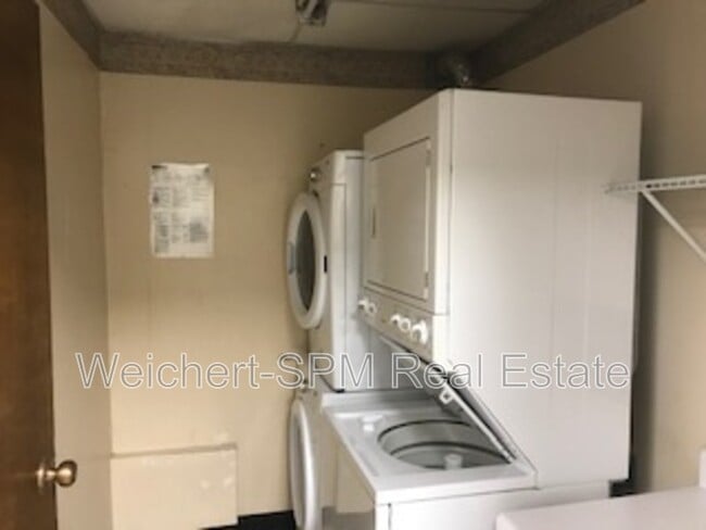 Building Photo - 109 N Main St