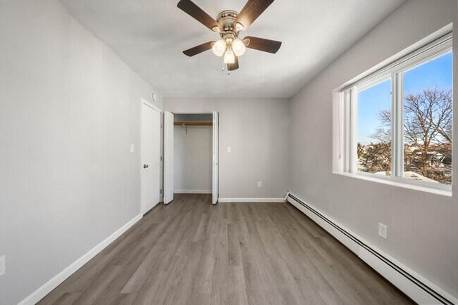 Building Photo - 22 Irving St