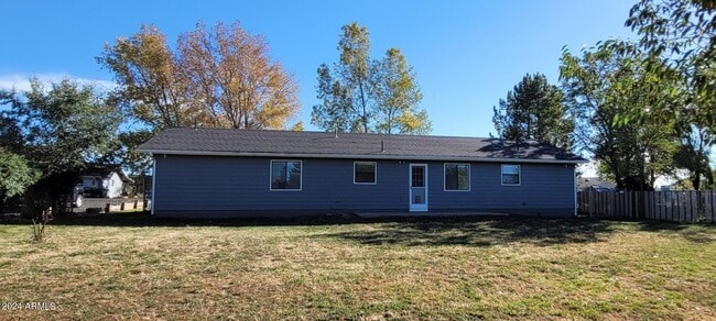 Building Photo - 220 S Paloma