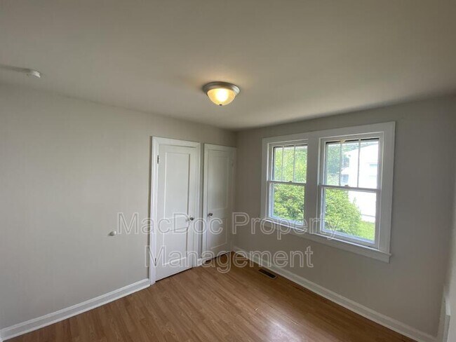 Building Photo - 119 Gibson St