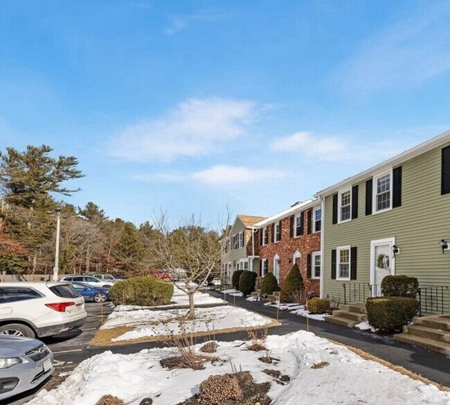 Building Photo - 848 Plain St