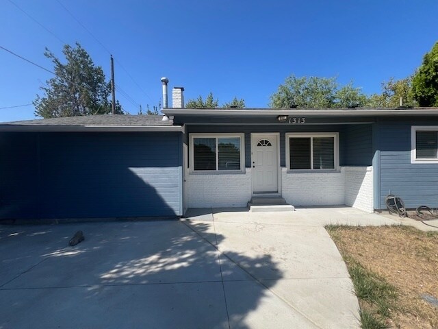 Primary Photo - 4 Bed 1.5 Bath in Prime Bench Location!