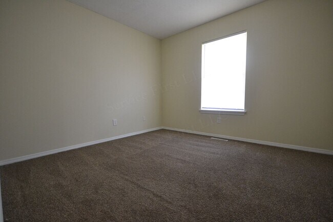 Building Photo - 432 Birchwood Duplex