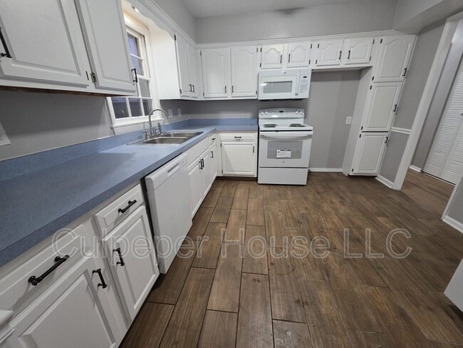 Building Photo - 3238 Van Fleet Pkwy