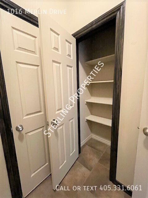 Building Photo - 1016 Merlin Dr