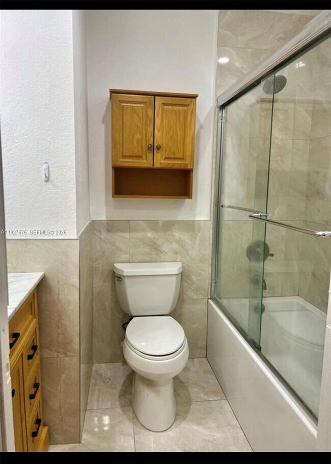 Building Photo - 819 Capri St