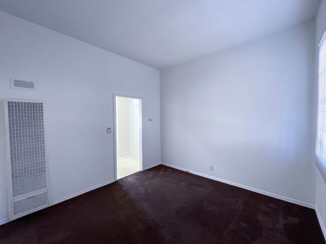Building Photo - 104 N Huntington Dr