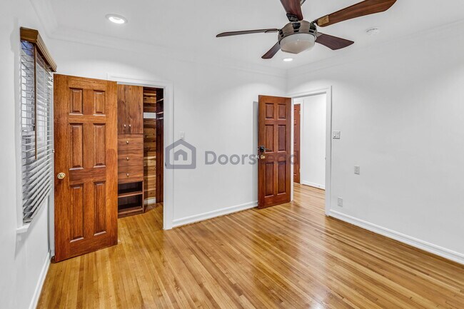 Building Photo - 603 S Mansfield Ave