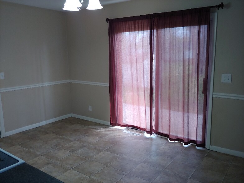 Building Photo - 3121 Westmar Dr