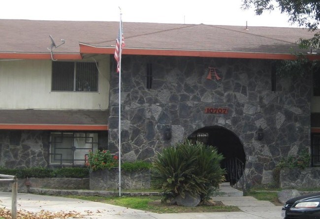 Building Photo - The L'Orient