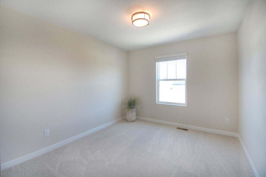 Building Photo - 7011 Knapp Dr