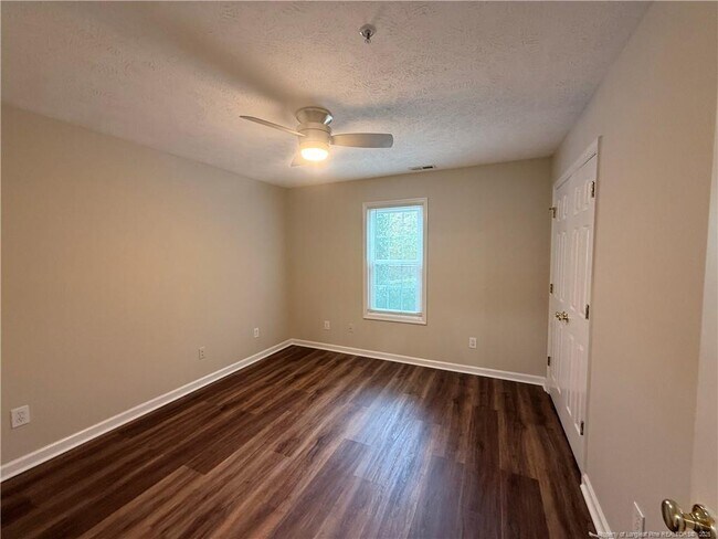 Building Photo - 412 Bubble Creek Ct