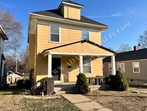 Building Photo - Cozy 4 Bed 2 Bath Home in KCK-Available NOW!!
