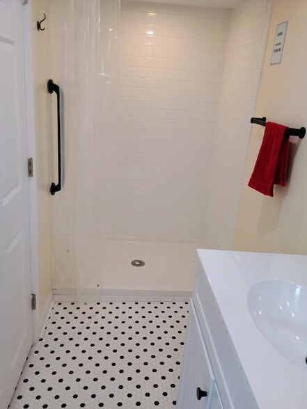 Building Photo - 1343 East Market St