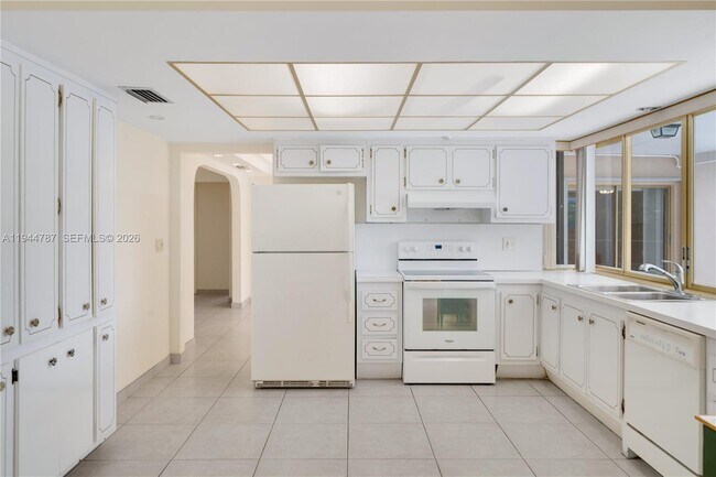 Building Photo - 5524 Cleveland St