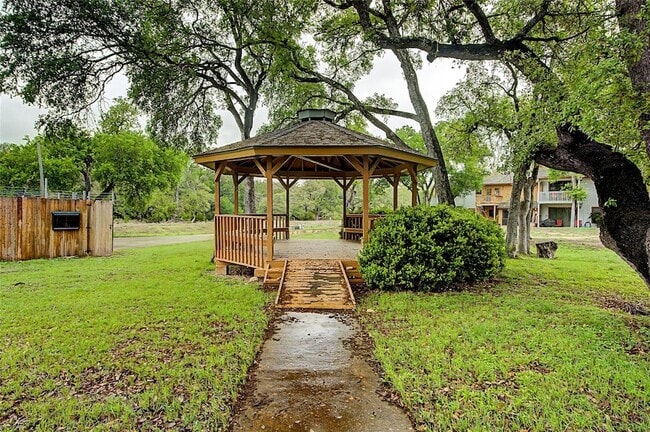 Building Photo - 41 Cypress Fairway Village