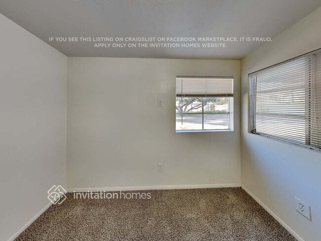 Building Photo - 1448 E 2nd St