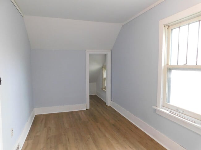 Building Photo - 310 Olive St