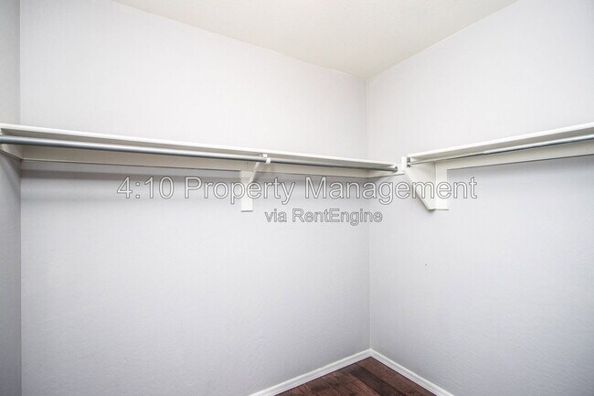 Building Photo - 1161 E Boston St